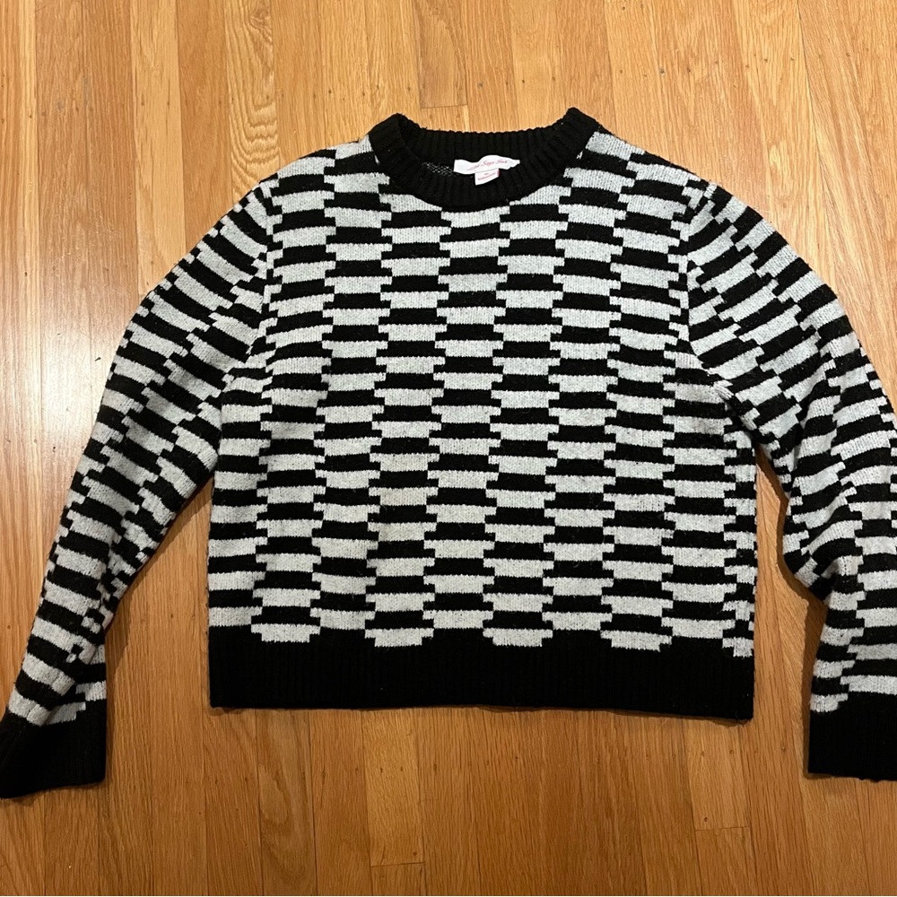Lisa Says Gah - Black and White Patterned Sweater